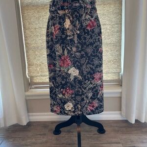 NWOT ANTONIO MELANI Black Floral Pencil Skirt